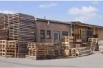 Pallet yard and forklift